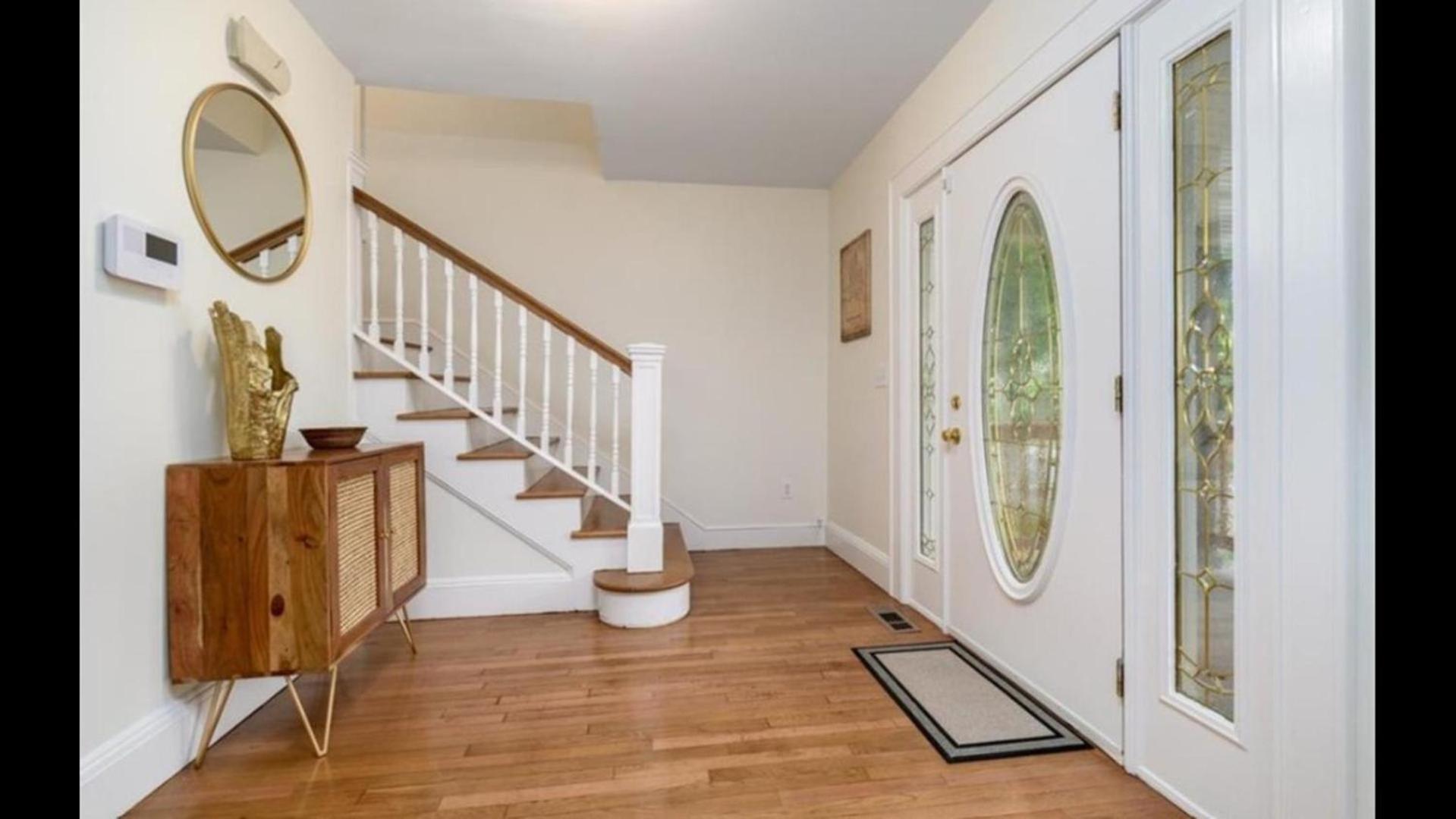 Black Rock Home - 4 Bed - Jacuzzi Bath - Beach 브릿지포트 외부 사진