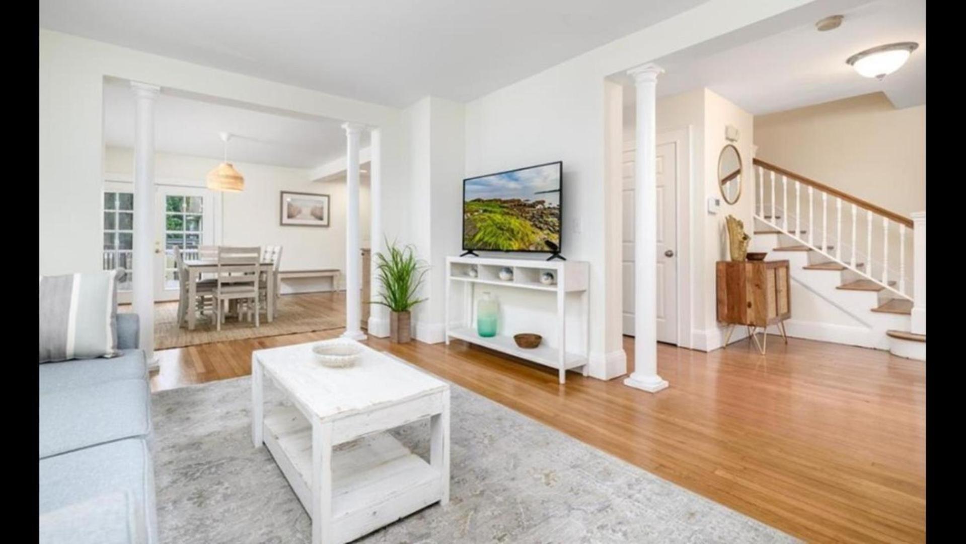 Black Rock Home - 4 Bed - Jacuzzi Bath - Beach 브릿지포트 외부 사진