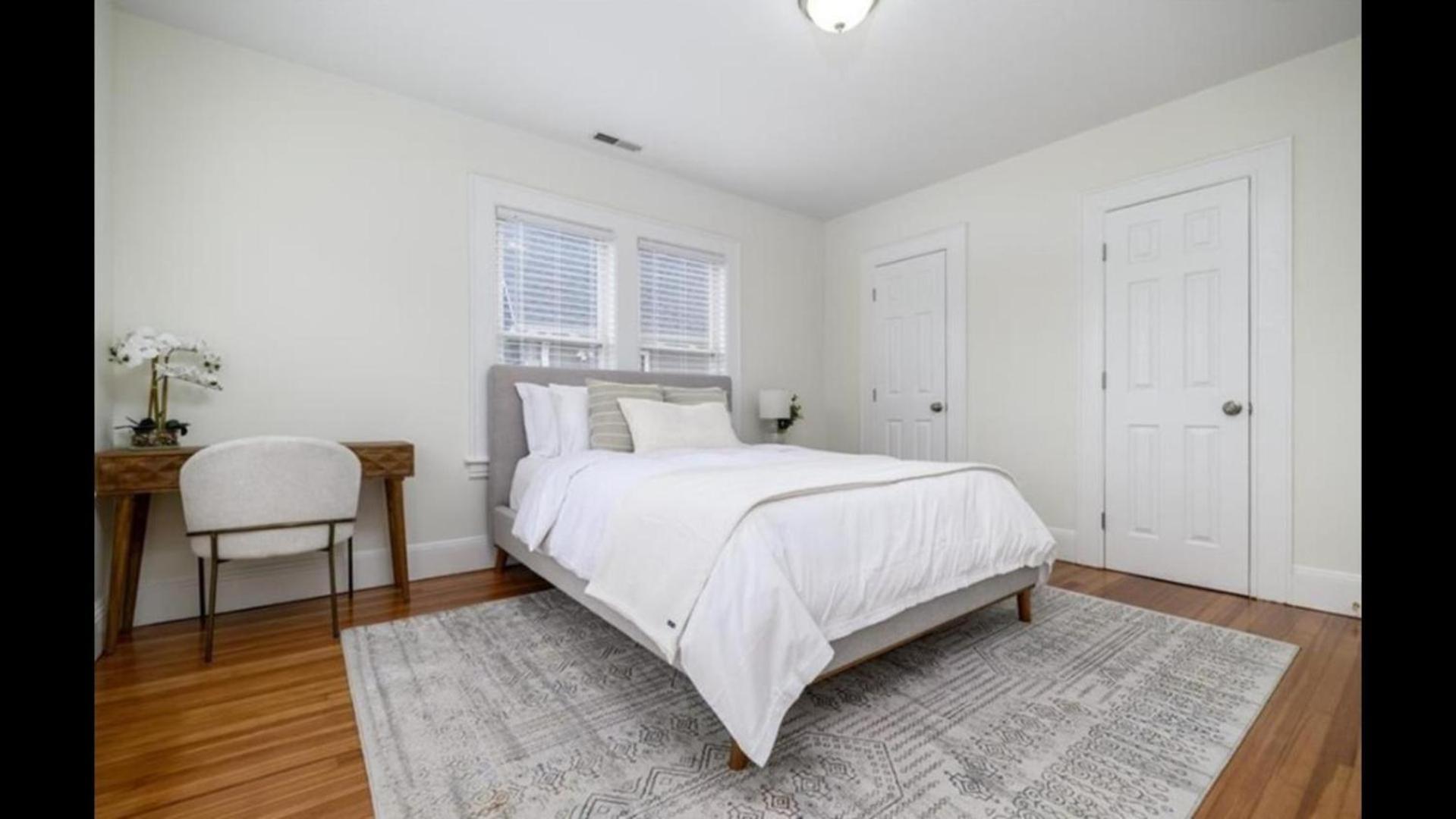 Black Rock Home - 4 Bed - Jacuzzi Bath - Beach 브릿지포트 외부 사진