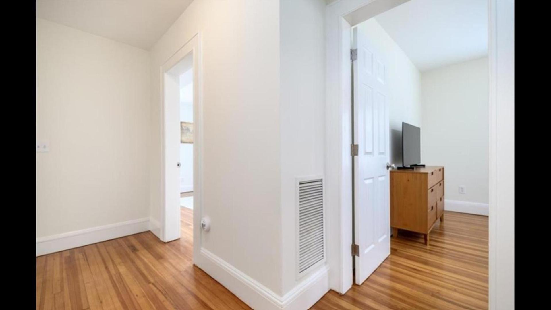 Black Rock Home - 4 Bed - Jacuzzi Bath - Beach 브릿지포트 외부 사진