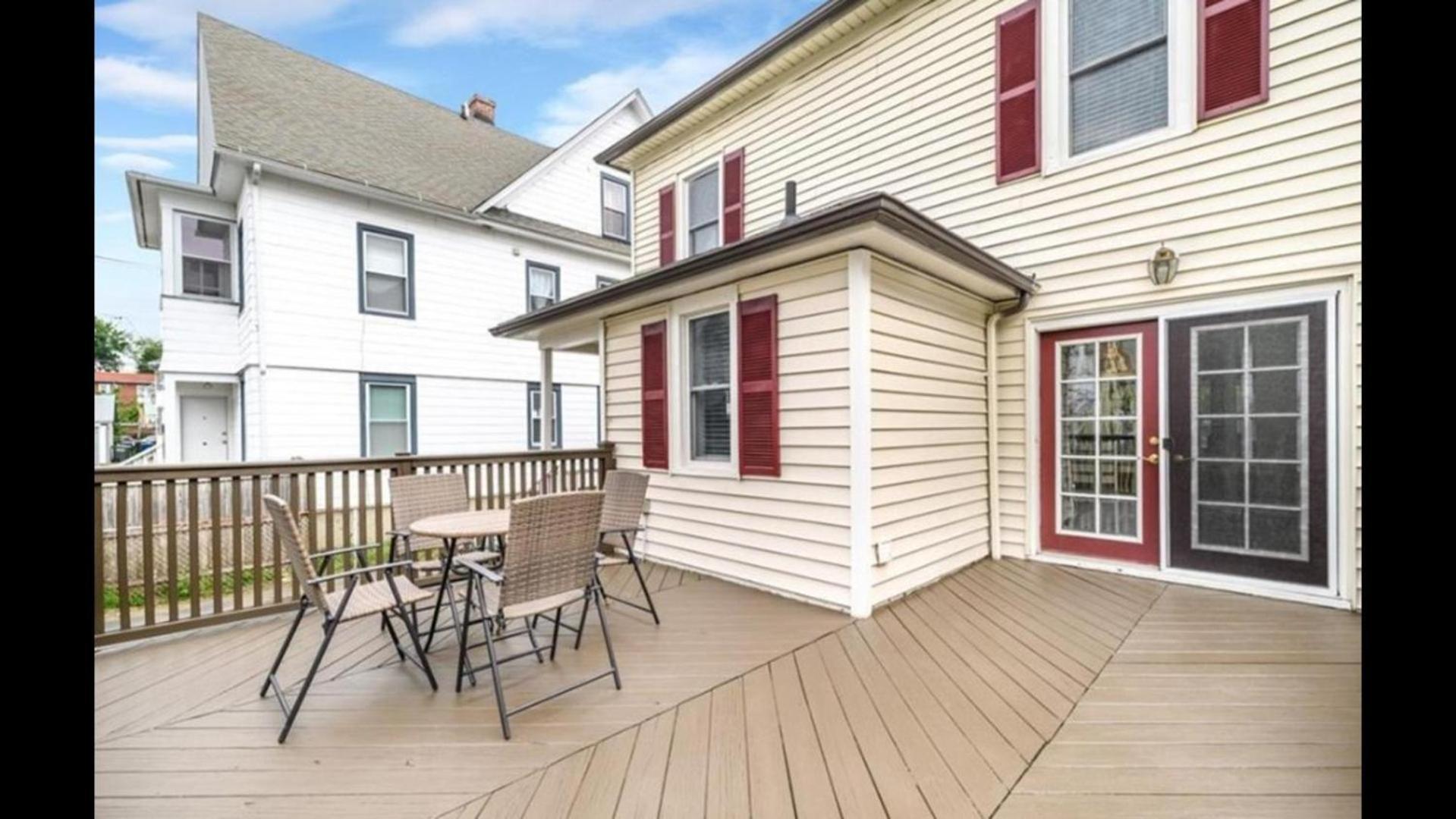 Black Rock Home - 4 Bed - Jacuzzi Bath - Beach 브릿지포트 외부 사진